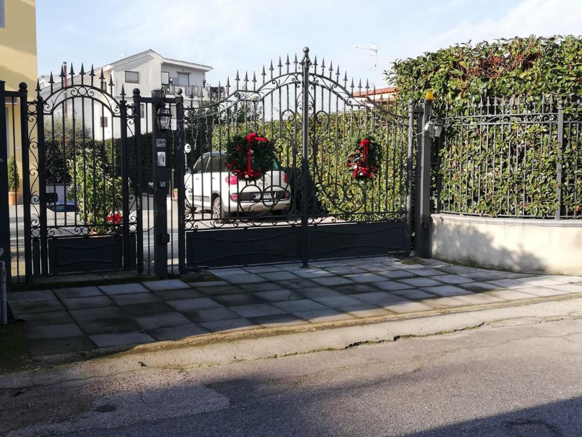 Depandance Con Piscina In Uso In Esclusivo In B&B SantʼAntonio Abate Esterno foto